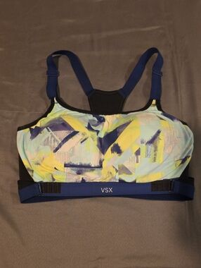 VSX Women's Blue Yellow Abstract Sports Bra